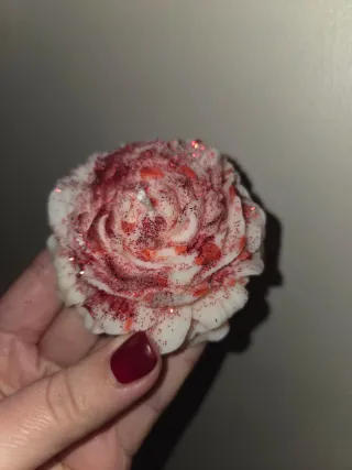 Vela decorativa flor roja y blanca