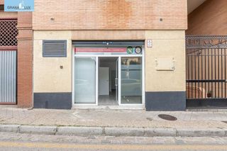 Local comercial en venta en Cervantes en Granada