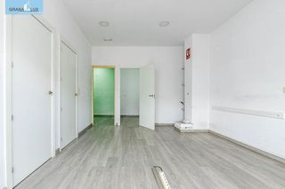 Local comercial en venta en Cervantes en Granada