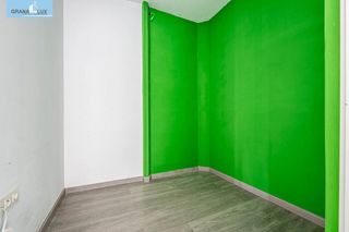 Local comercial en venta en Cervantes en Granada