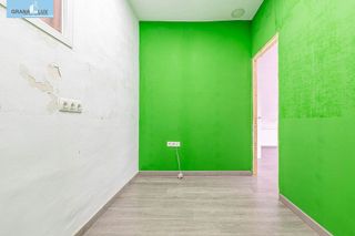 Local comercial en venta en Cervantes en Granada