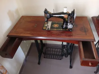 Máquina de coser antigua Burgala