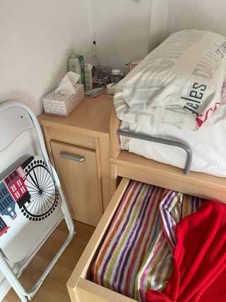 Dormitorio infantil con armario