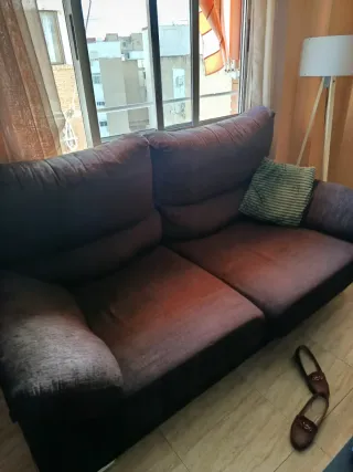 Sofá de tela marrón