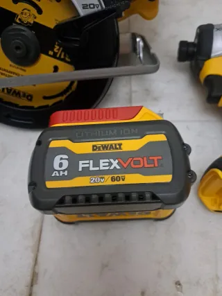 Taladro de impacto y sierra circular Dewalt