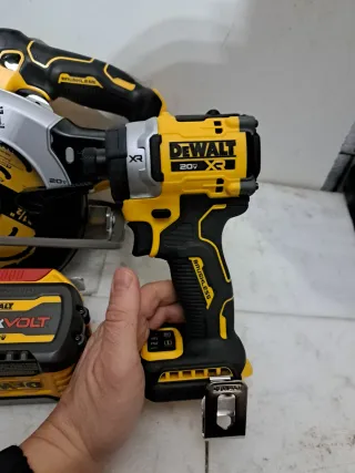 Taladro de impacto y sierra circular Dewalt