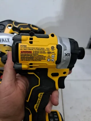 Taladro de impacto y sierra circular Dewalt