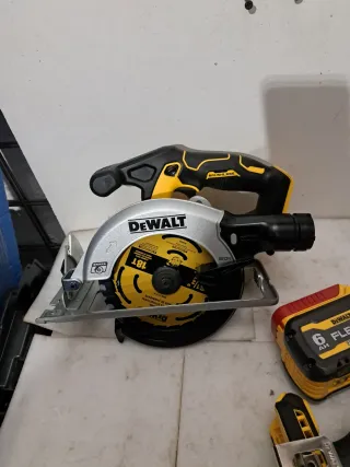 Taladro de impacto y sierra circular Dewalt