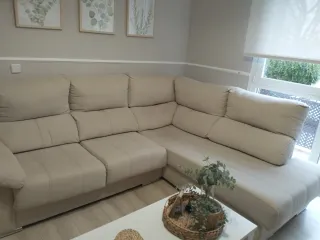 Sofá esquinero beige tela