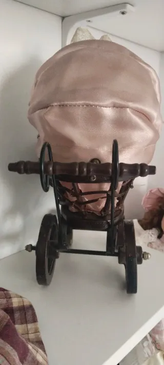 Cochecito de muñeca antiguo
