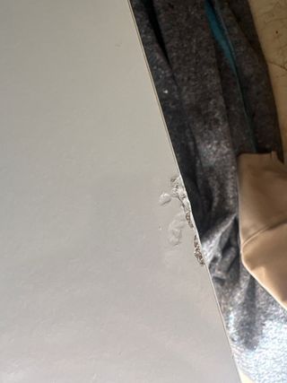 Mesa de centro elevable blanca y madera