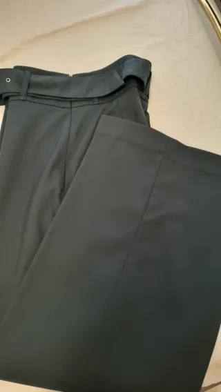 Pantalón Zara cropped verde botella