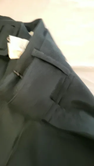 Pantalón Zara cropped verde botella