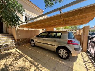 Casa pareada en venta en Urbanizaciones en Guardamar del Segura