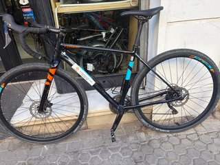 Bicicleta Gravel Conway Negra