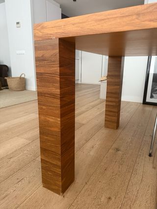 Mesa de comedor de madera