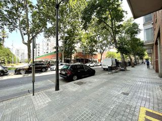 Local comercial en venta en Sants en Barcelona