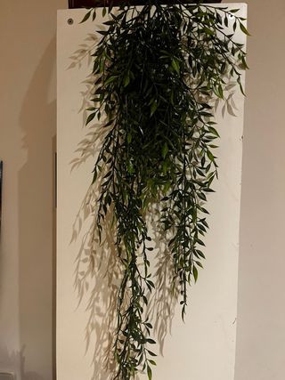 Planta colgante artificial verde