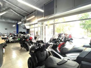 Local comercial en venta en La Font de la Guatlla en Barcelona