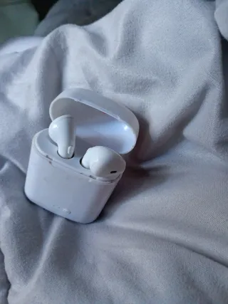 Auriculares inalámbricos blancos