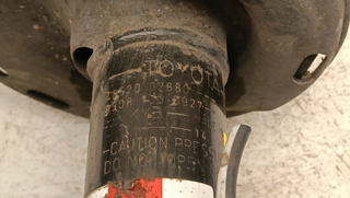 AMORTIGUADOR DELANTERO IZQUIERDO TOYOTA AURIS (E1