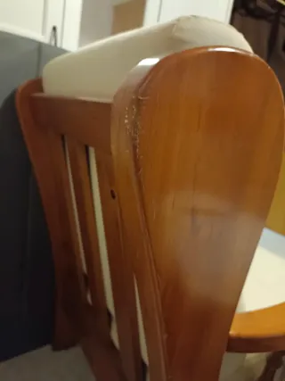 Butaca de madera y tela beige