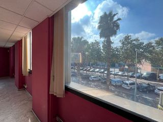 Oficina en venta en Almeda - El Corte Inglés en Cornellà de Llobregat