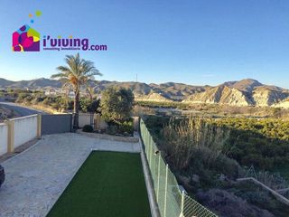 Chalet en alquiler en Zurgena