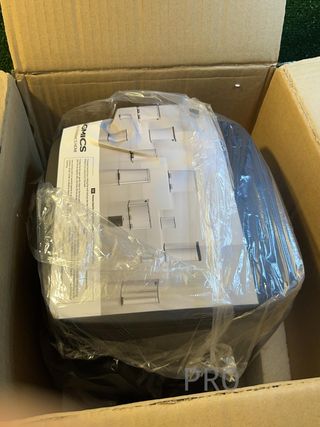 Cestino per il bagno SONGMICS, 8 L, con pedale, per spazi piccoli, con coperchio morbido, acciaio, nero LTB591B0802