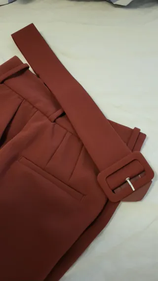 Pantalón traje burdeos Zara Talla M