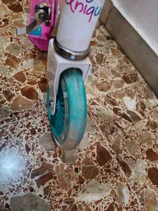 Patinete niña infantil poco uso.