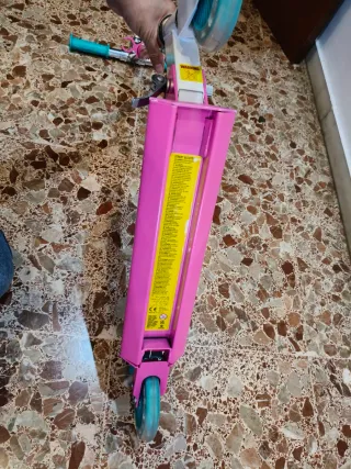 Patinete niña infantil poco uso.