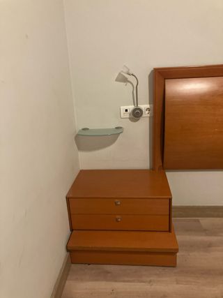 Conjunto cabecero y mesillas de madera con uso