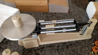 Balanza de precisión monoplato con caja