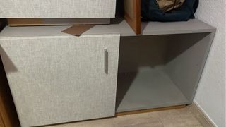 Mueble de almacenaje con puerta y hueco