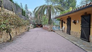 Chalet en venta en Vallirana