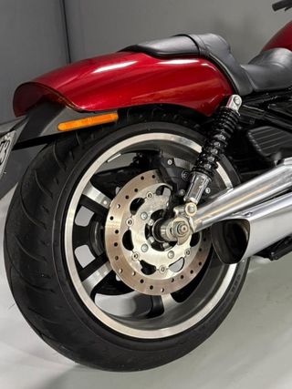 Harley-Davidson V-Rod Muscle Roja
