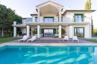 Chalet en alquiler en El Padrón - El Velerín - Voladilla en Estepona