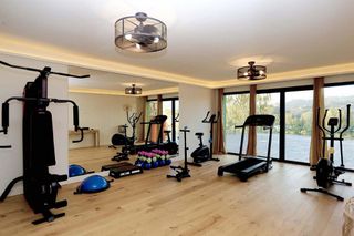 Chalet en alquiler en El Padrón - El Velerín - Voladilla en Estepona