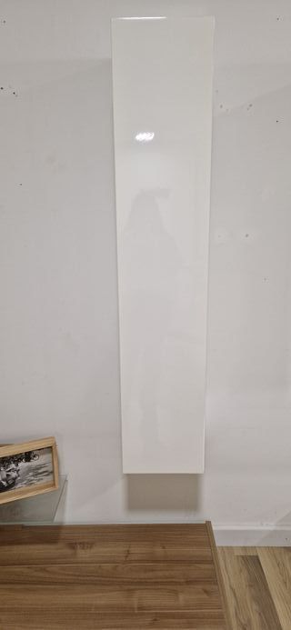 Mueble  madera + módulo colgante blanco