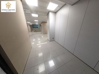 Local comercial en venta en Santa Eulàlia en Hospitalet de Llobregat, L´
