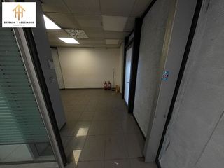 Local comercial en venta en Santa Eulàlia en Hospitalet de Llobregat, L´