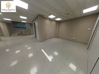 Local comercial en venta en Santa Eulàlia en Hospitalet de Llobregat, L´