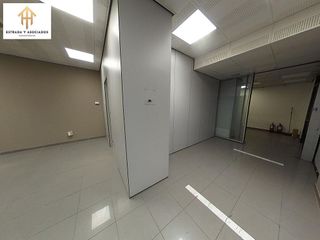 Local comercial en venta en Santa Eulàlia en Hospitalet de Llobregat, L´