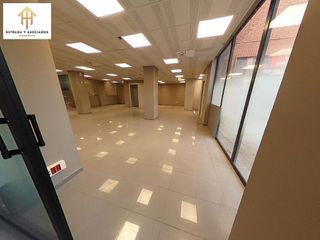 Local comercial en venta en Santa Eulàlia en Hospitalet de Llobregat, L´