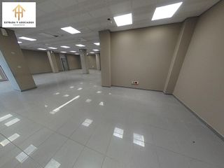 Local comercial en venta en Santa Eulàlia en Hospitalet de Llobregat, L´