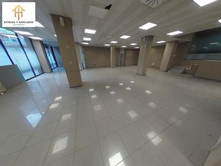 Local comercial en venta en Santa Eulàlia en Hospitalet de Llobregat, L´