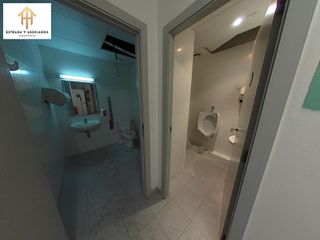 Local comercial en venta en Santa Eulàlia en Hospitalet de Llobregat, L´