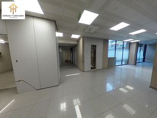 Local comercial en venta en Santa Eulàlia en Hospitalet de Llobregat, L´