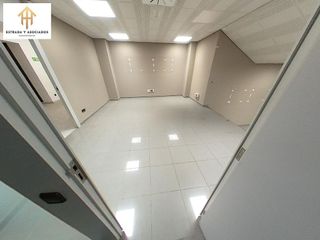 Local comercial en venta en Santa Eulàlia en Hospitalet de Llobregat, L´
